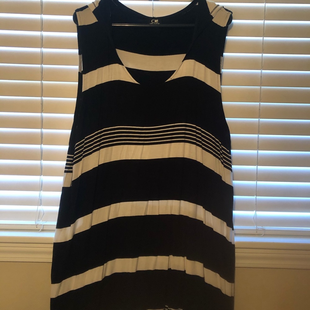 3X Flowy and long sleeveless shirt - Picture 1 of 3